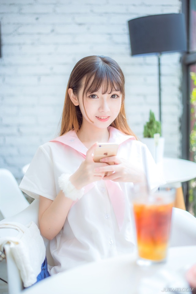 人在千里，家在心里；家在千里，人在心里。